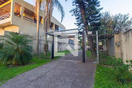 Fachada de casa de condomínio à venda com 2 quartos, 70m² em Niterói, Canoas
