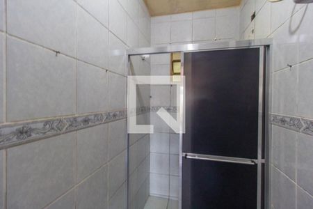 Banheiro de casa de condomínio à venda com 2 quartos, 70m² em Niterói, Canoas