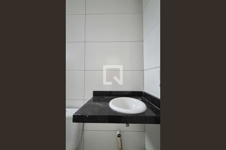 Banheiro da suíte de apartamento à venda com 2 quartos, 45m² em Vila Progresso, Santo André
