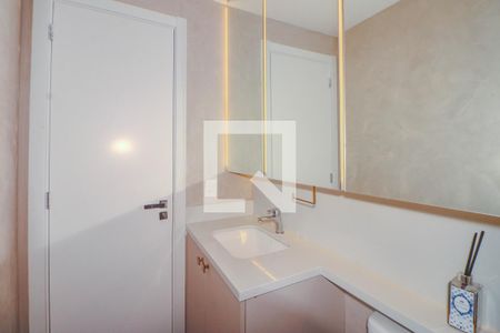 Banheiro da Suíte de apartamento à venda com 2 quartos, 67m² em São Sebastião, Porto Alegre