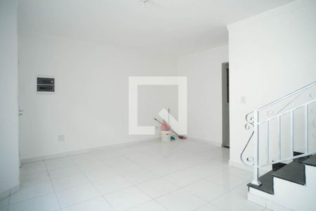 Sala de casa de condomínio para alugar com 3 quartos, 130m² em Vila Guilhermina, São Paulo