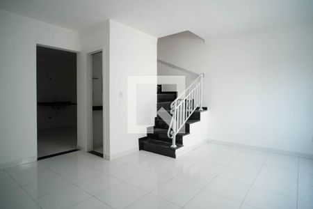 Sala de casa de condomínio para alugar com 3 quartos, 130m² em Vila Guilhermina, São Paulo