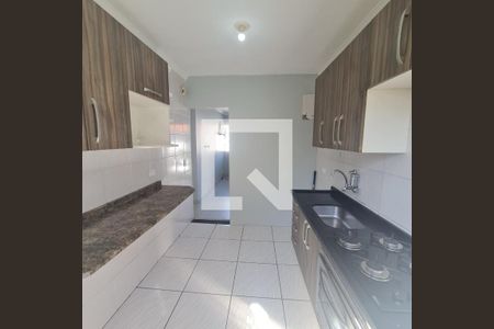 Cozinha de casa de condomínio para alugar com 2 quartos, 45m² em Outeiro de Passárgada, Cotia