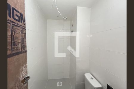 Banheiro de apartamento para alugar com 2 quartos, 37m² em Del Castilho, Rio de Janeiro