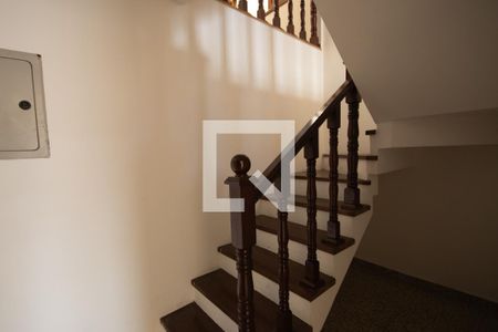 Escadas para os Quartos de casa para alugar com 3 quartos, 220m² em Vila Nova Mazzei, São Paulo