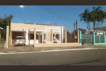 Fachada de casa à venda com 3 quartos, 170m² em Fátima, Canoas