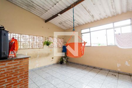 Casa à venda com 280m², 8 quartos e 5 vagasCASA 4: VARANDA E ÁREA DE SERVIÇO