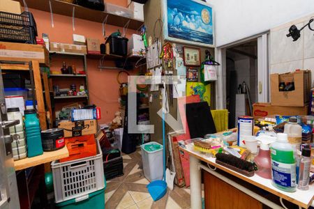 Casa à venda com 280m², 8 quartos e 5 vagasQUARTINHO DA BAGUNÇA E BANHEIRO