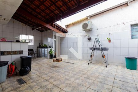 Casa à venda com 280m², 8 quartos e 5 vagasCASA 3: QUINTAL E ÁREA DE SERVIÇO