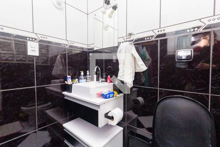 Casa à venda com 280m², 8 quartos e 5 vagasCASA 3: BANHEIRO