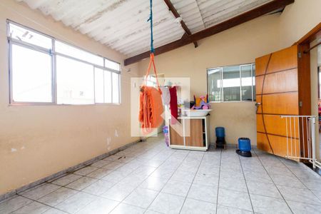 Casa à venda com 280m², 8 quartos e 5 vagasCASA 4: VARANDA E ÁREA DE SERVIÇO