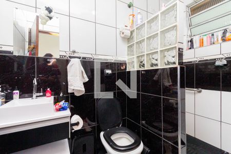 Casa à venda com 280m², 8 quartos e 5 vagasCASA 3: BANHEIRO