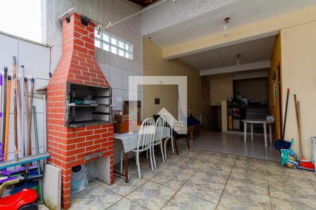 Casa à venda com 280m², 8 quartos e 5 vagasCASA 3: QUINTAL E ÁREA DE SERVIÇO
