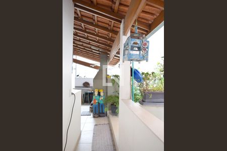 Acesso ao quintal e área de serviço de casa para alugar com 2 quartos, 210m² em Perdizes, São Paulo