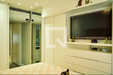 Suíte de apartamento à venda com 2 quartos, 68m² em Santo Antônio, Porto Alegre