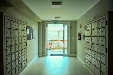 Hall do predio de apartamento à venda com 2 quartos, 68m² em Santo Antônio, Porto Alegre