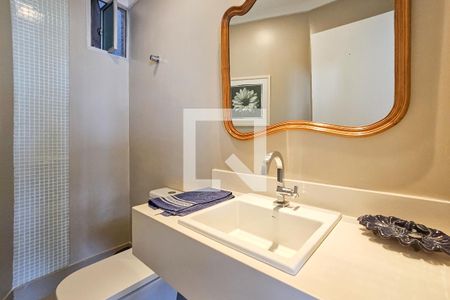 Lavabo de apartamento para alugar com 3 quartos, 180m² em Centro, Guarujá