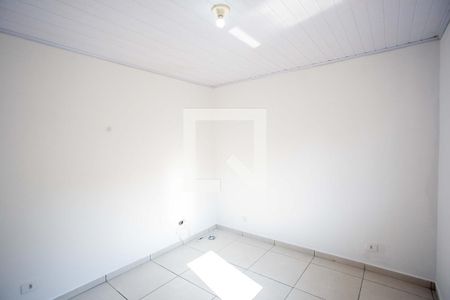 Quarto de casa para alugar com 1 quarto, 28m² em Taboão, Diadema