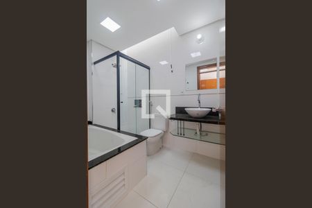 Quarto 1 - Banheiro de casa à venda com 3 quartos, 178m² em Hípica, Porto Alegre