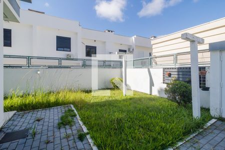 Quintal dos fundos de casa à venda com 3 quartos, 178m² em Hípica, Porto Alegre