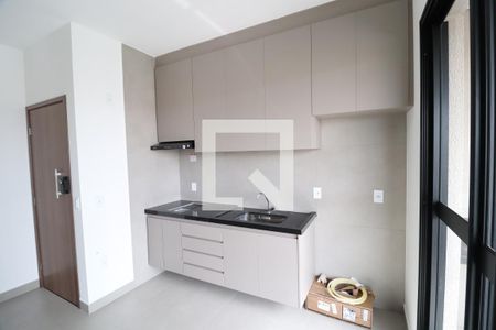 Sala/Cozinha de apartamento para alugar com 1 quarto, 34m² em Saraiva, Uberlândia