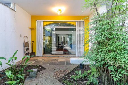Casa à venda com 3 quartos, 289m² em Mirandópolis, São Paulo