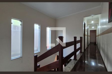 Corredor de casa à venda com 4 quartos, 227m² em Campestre, Santo André