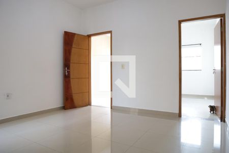 Sala de casa para alugar com 2 quartos, 70m² em Residencial Recanto do Bosque, Goiânia