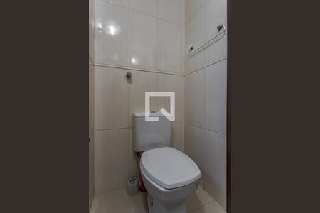 Banheiro de apartamento à venda com 1 quarto, 45m² em Vila Ipiranga, Porto Alegre
