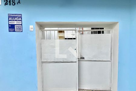 Fachada de casa para alugar com 2 quartos, 50m² em Jardim Prudência, São Paulo