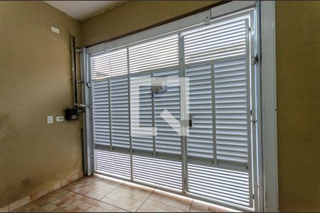 Garagem de casa à venda com 3 quartos, 200m² em Vila Iorio, São Paulo