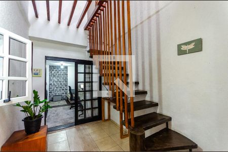 Hall escada de casa à venda com 3 quartos, 200m² em Vila Iorio, São Paulo