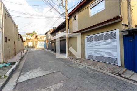 Fachada de casa à venda com 3 quartos, 200m² em Vila Iorio, São Paulo