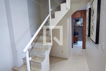 Escada de apartamento para alugar com 3 quartos, 150m² em Taquara, Rio de Janeiro