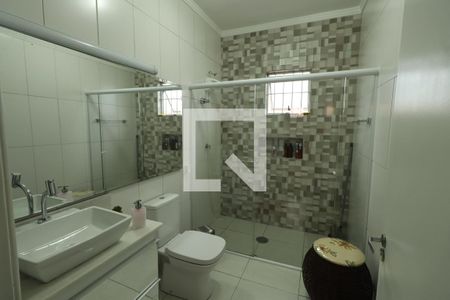 Banheiro de casa à venda com 3 quartos, 480m² em Vila Granada, São Paulo