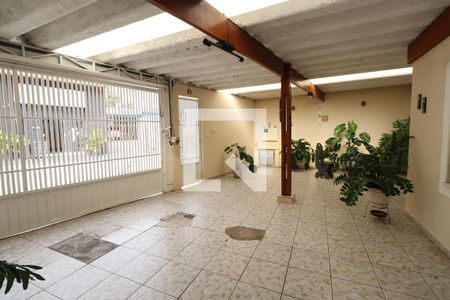 Garagem de casa à venda com 3 quartos, 480m² em Vila Granada, São Paulo