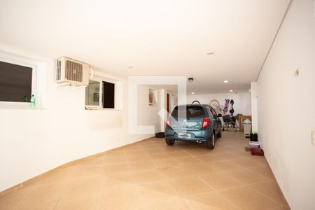 GARAGEM de casa à venda com 4 quartos, 210m² em Parque Sao Domingos, São Paulo