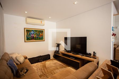 Sala de casa à venda com 4 quartos, 210m² em Parque Sao Domingos, São Paulo