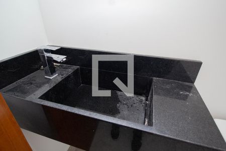 Lavabo de casa à venda com 3 quartos, 102m² em Parque Sao Domingos, São Paulo
