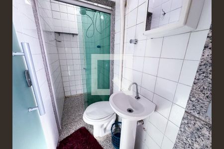 Banheiro de kitnet/studio para alugar com 1 quarto, 20m² em Canaa, Belo Horizonte