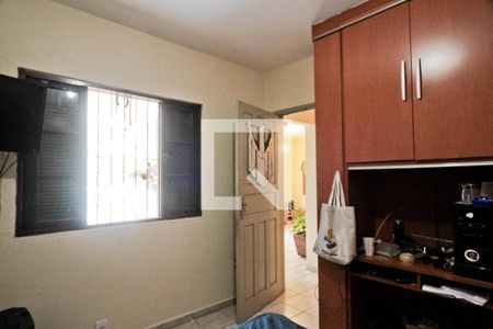 Casa 2 - Quarto 1 de casa à venda com 5 quartos, 240m² em Parque Maria Domitila, São Paulo
