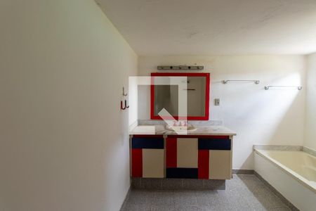 Banheiro de casa para alugar com 4 quartos, 800m² em Vila Santo Antonio de Carapicuiba, Cotia