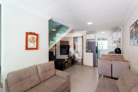 Sala de casa à venda com 2 quartos, 60m² em Vila Cloris, Belo Horizonte