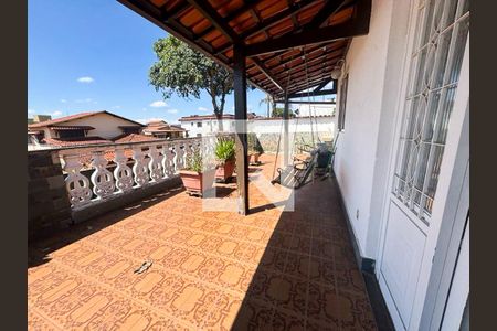 Quintal de casa à venda com 5 quartos, 360m² em Serrano, Belo Horizonte
