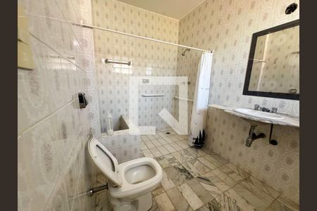 Banheiro da Suíte 1 de casa à venda com 5 quartos, 360m² em Serrano, Belo Horizonte