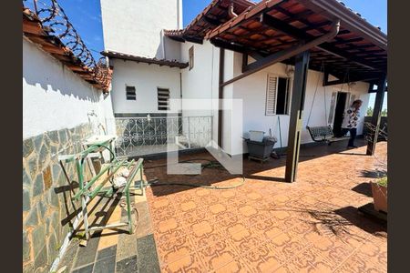 Quintal de casa à venda com 5 quartos, 360m² em Serrano, Belo Horizonte