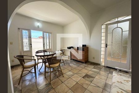 Sala de casa à venda com 5 quartos, 360m² em Serrano, Belo Horizonte