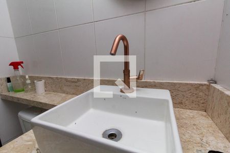 Banheiro de apartamento à venda com 2 quartos, 47m² em Jardim Santa Teresinha, São Paulo