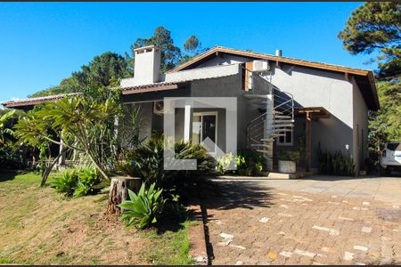 Fachada de casa à venda com 4 quartos, 400m² em Hípica, Porto Alegre