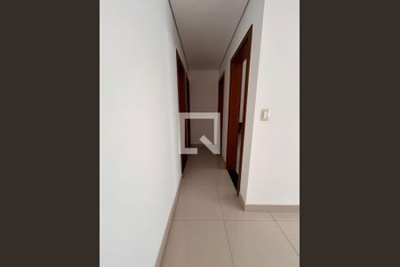 Corredor de apartamento à venda com 3 quartos, 130m² em Jardim Industrial, Contagem